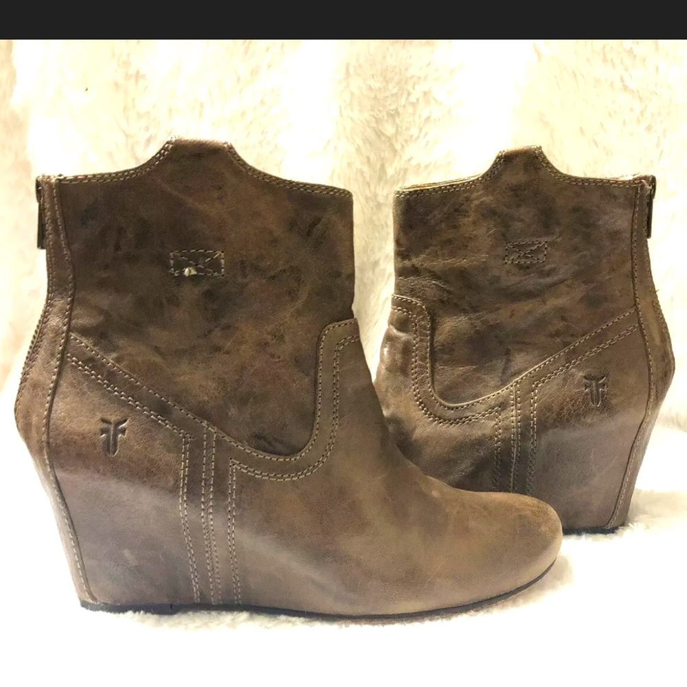 Frye Carson Wedge Bootie Taupe 9.5 EUC!